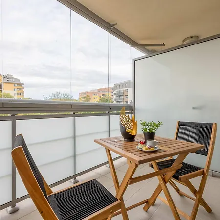 Wooden Bellottiego With Parking By Renters *