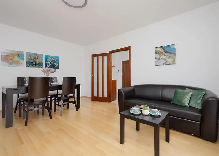 Wooden Bellottiego With Parking By Renters شقة وارسو