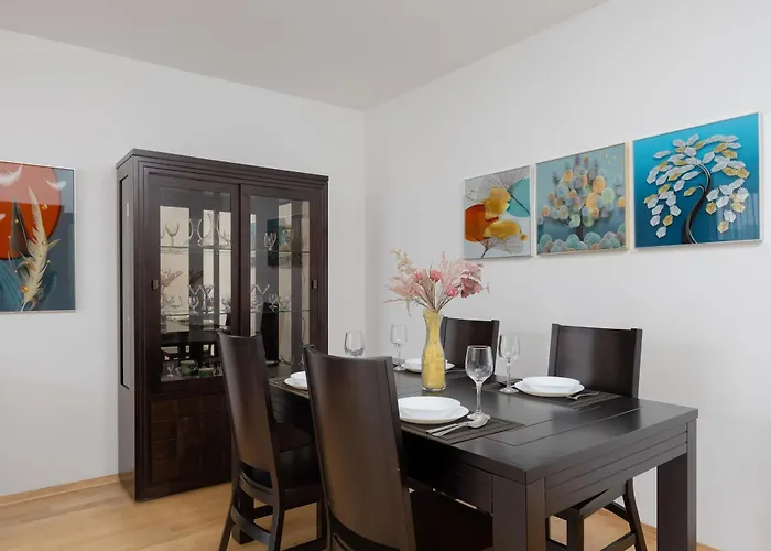 Wooden Bellottiego With Parking By Renters شقة وارسو