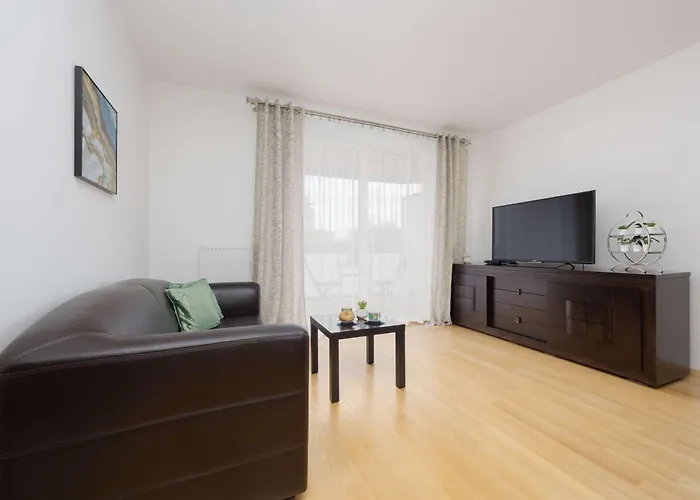 Apartment Wooden Bellottiego With Parking By Renters Warsaw