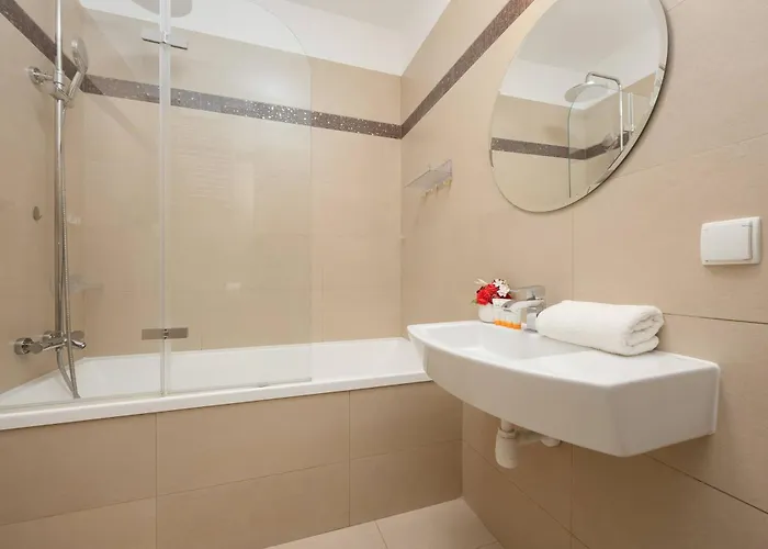 Wooden Bellottiego With Parking By Renters