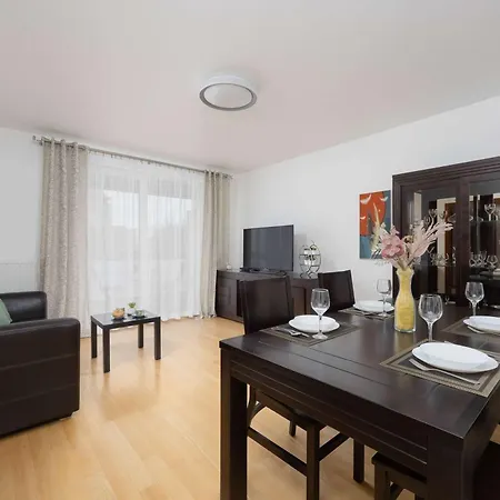 Wooden Bellottiego With Parking By Renters *