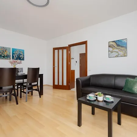 Wooden Bellottiego With Parking By Renters Apartamento Varsovia
