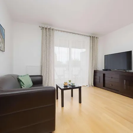 Apartamento Wooden Bellottiego With Parking By Renters Varsovia